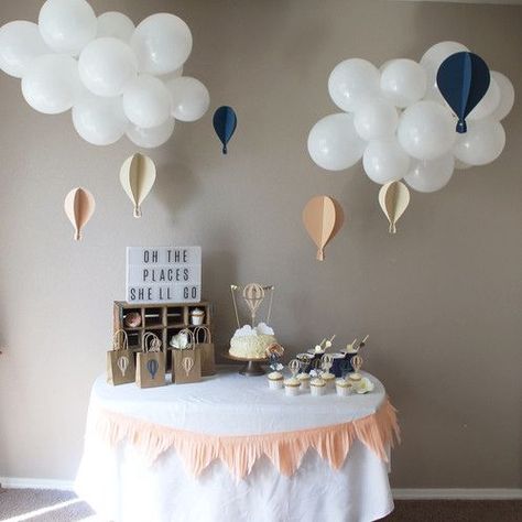 Hot Air Ballon Party, Theme Bapteme, Hot Air Balloon Party, Floating Balloons, Balloon Clouds, Ballon Party, Boy Baby Shower Ideas, Balloon Party, Fiesta Baby Shower