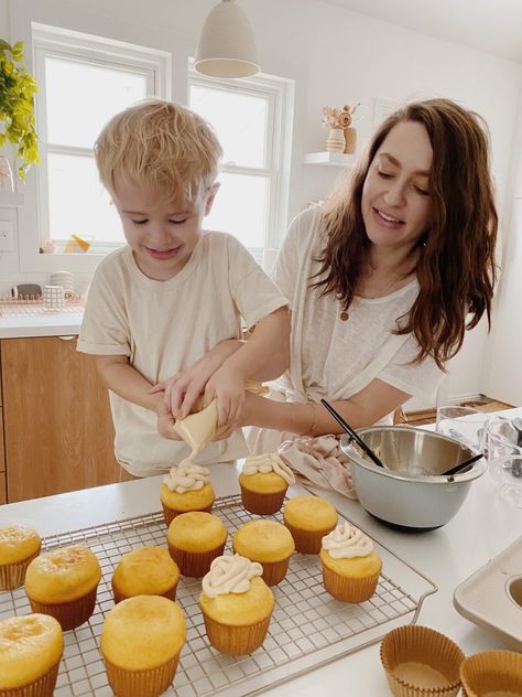 tips for baking and cooking with a toddler (and enjoying it too) - almost makes perfect Baking With Family, People Baking Together, Family Cooking Photography, Baking With Kids Aesthetic, Cooking With Kids Aesthetic, Baking Reference Pose, Baking Pose Reference, Cooking Together Aesthetic, Baking Reference