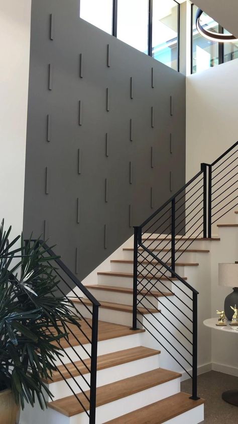 Staircase Wall Design, Staircase Wall Decor, Accent Wall Designs, Staircase Wall, Hal Decor, Stair Case, Accent Walls In Living Room, Home Stairs Design, Interior Wall Design