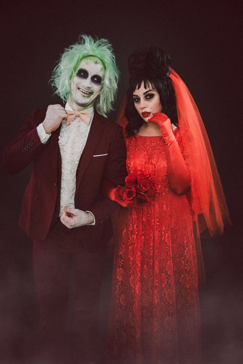 Mr Darcy And Elizabeth Costume, Bettle Juice Couple Costumes, Lydia Deetz Wedding Costume, Beetlejuice Couples Costume, Beetlejuice Wedding Scene, Beetle Juice And Lydia Costume, Beetlejuice Costume Couple, Lydia Beetlejuice Makeup, Beetlejuice And Lydia Costume