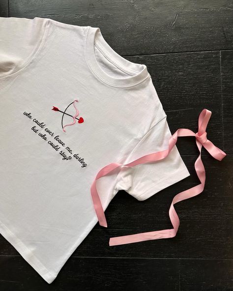 bestselling taylor swift baby tees this week🫶🏼 #taylorswift #swiftie #erastouroutfits Taylor Swift Baby Tee, Diy Taylor Swift Shirt, Taylor Swift Shirt Ideas, Taylor Swift Graphic Tee, Decorate Box, Taylor Swift Shirt, Embroidery Studio, Taylor Swift Shirts, Baby Tees