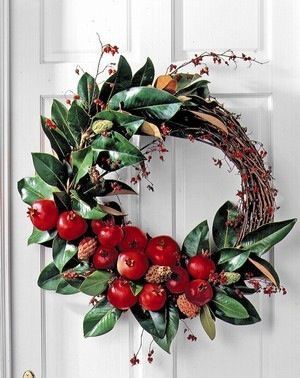 Yalda Night Ideas Decor, Shab Yalda Decoration, Yalda Decoration, Window Frame Crafts, Christmas Pear, Yalda Night, Apple Christmas, Darkest Night, Christmas Fruit