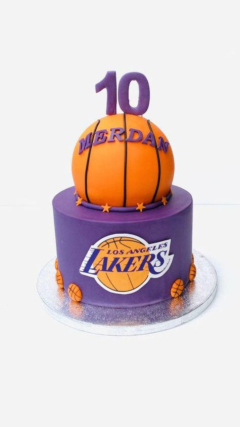 Lakers Cake Birthday Basketball, Cake Ideas Basketball, Basketball Cakes For Boys, Basketball Birthday Cake Ideas, Nba Cakes Birthday, Basketball Cake Design Birthday, Lakers Cake Design, Basketball Theme Birthday Cake, Lakers Themed Cake