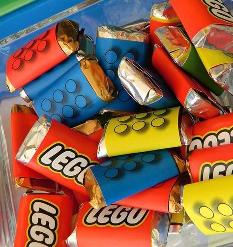 Lego candy wrappers for mini bars Lego Favors, Lego Friends Birthday, Lego Candy, Photo Theme, Lego Themed Party, Lego Birthday Cake, Lego Theme, Ninjago Birthday, Birthday Party Treats