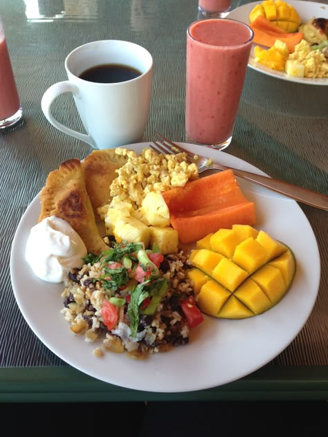 traditional costa rican food Vacation Breakfast, Costa Rica Food Dishes, Costa Rica Food, Costa Rican Dishes, Easy Costa Rican Recipes, Costa Rican Breakfast, Traditional Costa Rican Food, Costa Rican Coffee, Costa Rican Food