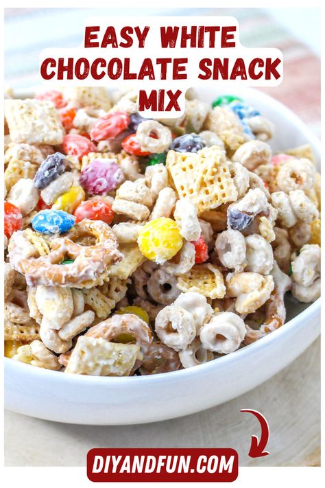 Easy White Chocolate Snack Mix, White Chocolate Snack Mix, Candy Pretzels, Chocolate Snack Mix, Chex Mix Recipes, Popular Snacks, Snack Mix Recipes, Chocolate Snacks, Chex Mix, Chocolate Coating