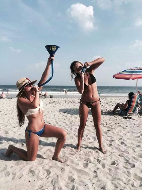 Spring break is approaching get a beer bong so you can chug with your bestie. Check out our website for deals and FREE shipping ! Spring Break Outfits Beach, Spring Break Quotes, Spring Break Pictures, Senior Week, Beer Bong, Spring Break Party, Spring Break College, Beach Week, Spring Break Vacations