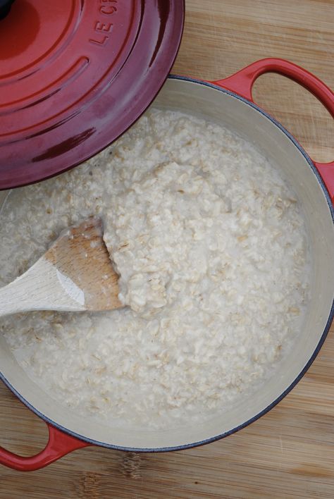 Stovetop oatmeal.  When it comes to an inexpensive breakfast that stretches a long way, few things beat oats. Ditch the sugar laden instant oatmeal packets, buy oats in bulk, and learn how to make it on the stovetop. Expensive Breakfast, Stovetop Oatmeal, Budget Groceries, Oatmeal Muffins Healthy, Old Fashioned Oatmeal, Easy Granola, Oatmeal Packets, Stove Top Recipes, Instant Oatmeal