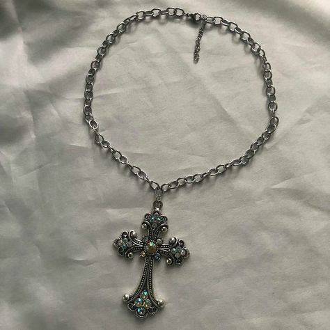 Cross Necklace Aesthetic, Victorian Cross Necklace, Y2k Necklace, Dope Jewelry, Expensive Jewelry, Jewelry Lookbook, Cross Jewelry, Gothic Jewelry, Jewelry Inspo