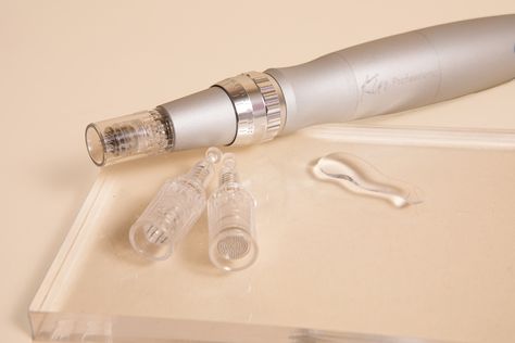 Micronidelling Face, Microneedling Aesthetic, Dermapen Microneedling, Microneedling Pen, Diy Toiletries, Beauty Salon Marketing, Skin Needling, Skin Care Pictures, Micro Needling