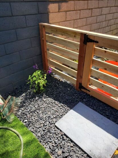 Diy Side Gate, Diy Wooden Gate, Wood Gate Diy, Diy Gates, Small Garden Gates, Side Yard Gate, Small Garden Fence, Diy Dog Gate, Patio Gates