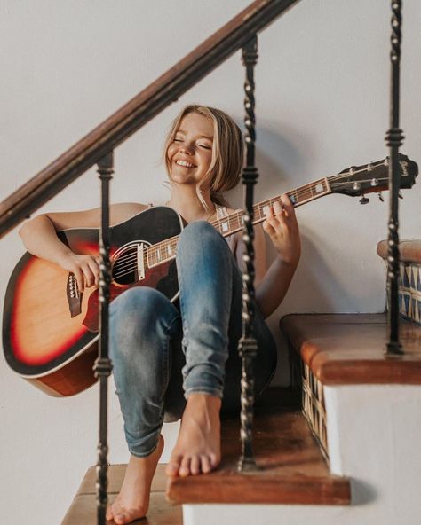 Jade Pettyjohn on Instagram: “In my element” Promo Photoshoot, Jade Pettyjohn, Music Photoshoot, Foto Cowgirl, How To Tie Shoes, In My Element, Guitar Photos, Music Is My Escape, Guitar Girl