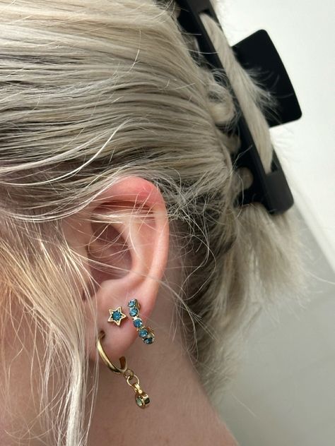 earrings, triple earring stack, three earrings, earring inspo Earring Stack Ideas 3 Holes, Mixed Metal Earring Stack, Earring Inspo Gold, Earring Stacks, Jewelry Stack, Earring Inspo, Earring Stack, Mixed Metal Earrings, 2024 Style