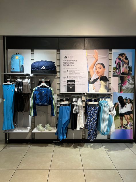 Sports Merchandise Design, Adidas Visual Merchandising, Retail Store Layout, Visual Planning, Modular Display, Retail Store Interior Design, Adidas Store, Football Shop, Visual Merchandising Displays