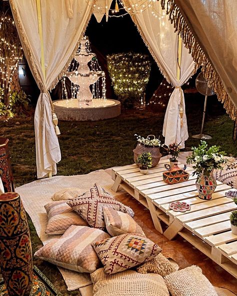 (C) Houseofshaziacheema | Date Night Setup | Date Night Setup for Bae At Home | #wittyvows #bridesofwittyvows #datenight #datenightsetup #decorathome #diydecor #datenightdecor Date Setup, Date Night Setup, Date Night Decor, Romantic Camping, Dream Dates, Pre Wedding Shoot Ideas, Wedding Shoot, Pre Wedding, Date Night