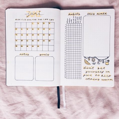 Monthly Spread Rate My Day Bullet Journal, Bujo Monthly Spread, Bullet Journal Supplies, Bullet Journal Work, Bullet Journal Month, Bullet Journal Monthly Spread, Hello June, Bullet Journal Mood Tracker Ideas, Bullet Journal Paper