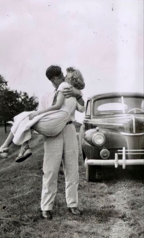 50s Romance, Richard Winters, 1950s Love, Old Fashioned Love, Vintage Couples, Aesthetic Couple, Old Couples, My Kind Of Love, Vintage Romance