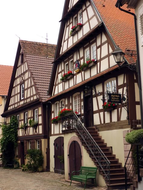 Haslach im Kinzingtal German Architecture Aesthetic, Traditional German House, German House Aesthetic, German Architecture Traditional, German Country House, German Cottage Interior, Windenburg Aesthetic, Old German Houses, German Style House