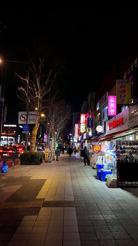 7/11 Night, Korea Streets Aesthetic, Soul Korea, Seoul Street, Korea Aesthetic, Wow Photo, South Korea Seoul, Vision Board Pictures, South Korea Travel