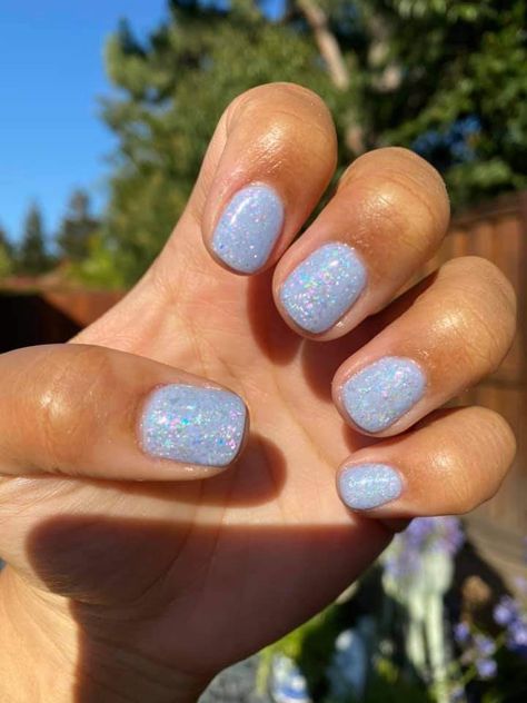 Opi Glitter Dip Powder, Short Oval Nails Sparkle, Sparkly Nails Summer, Periwinkle Nails With Glitter, Sparkly Periwinkle Nails, Short Blue Sparkly Nails, Pale Blue Sparkle Nails, Light Blue With Glitter Nails, Glitter Dip Nail Ideas