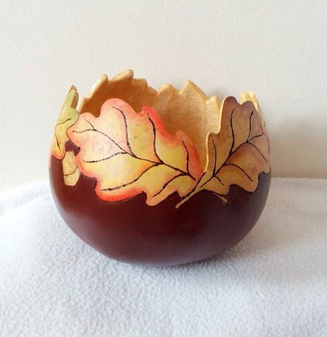 Check out this item in my Etsy shop https://www.etsy.com/uk/listing/232362842/decorative-oak-leaf-gourd-bowl-uk-grown Gourds Diy, Fall Gourds, Coconut Shell Crafts, Gorgeous Gourds, Gourds Birdhouse, Decorative Gourds, Hand Painted Gourds, Gourd Lamp, Decorative Leaves