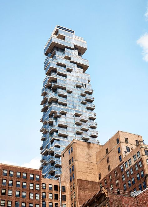 In a TriBeCa building, Richard Mishaan designs an apartment as dramatically modern as the building’s blocky facade.  #manhattanapartment #nycdesign #moderndesign #apartmentdesign #luxuryapartment Modern New York Apartment, Richard Mishaan, Luxury Modern Apartment, New York Townhouse, Townhouse Interior, New York City Apartment, New York Apartment, Luxury House Designs, Top Interior Designers