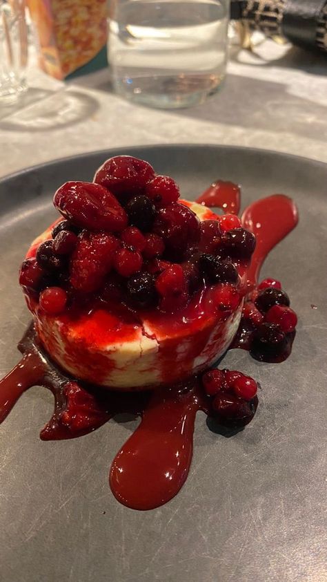 Restaurant Dessert Aesthetic, Pastry Snap, Bistro Food, Foodie Instagram, Food Medicine, Feel Good Food, Delicacy Food, Yummy Comfort Food, Birthday Food