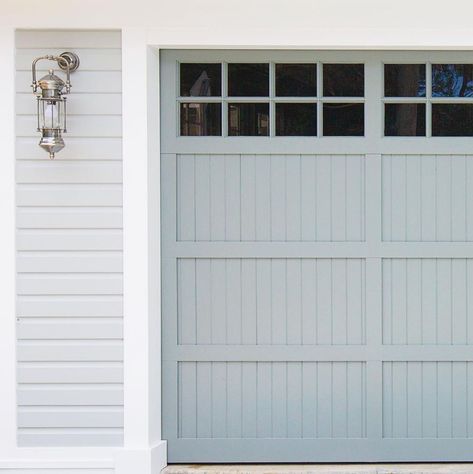 17 curb appeal ideas that will entice homebuyers | Livabl Garage Door Ideas Curb Appeal, Timber Garage Door, Exterior Garage Door, Garage Door Ideas, Exterior Home Makeover, Curb Appeal Ideas, Timber Garage, Garage Door Types, Hamptons Home