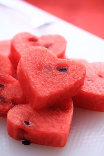 Watermelon Juice Recipe, Watermelon Dessert, Watermelon Heart, How To Grow Watermelon, Watermelon Cocktail, Fruit Hearts, Watermelon Drink, Watermelon Margarita, Watermelon And Feta