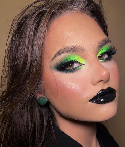 Edgy Makeup Looks, Dope Makeup, Edgy Makeup, Bratz Doll, Something Beautiful, Makeup Inspiration, Makeup Looks, Halloween, Makeup