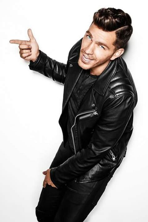 Andy Grammer Grammar Wallpaper, Andy Grammer, Top Country Songs, Phoenix Tattoos, Dance Gavin Dance, Gavin Degraw, Phoenix Tattoo, Meghan Trainor, Back Tattoos