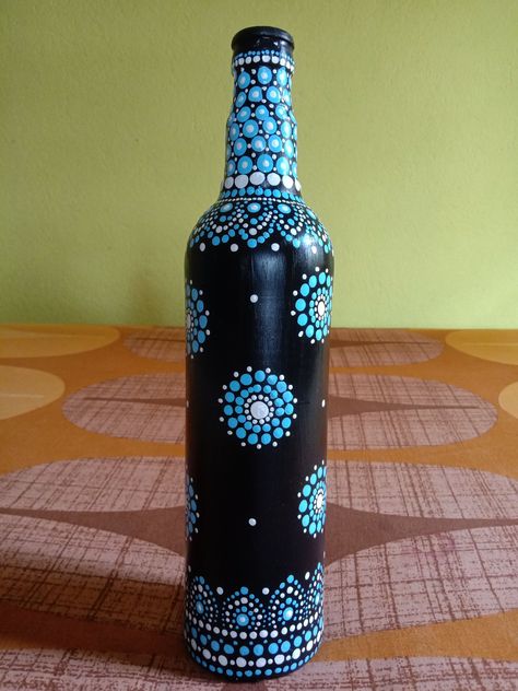 Clay Bottle Art, Glass Art Painting, Glass Art Window, Wine Glass Drawing, Bottle Art Projects, Art Painting Ideas, Hand Painted Wine Bottles, Art Window, Hand Painted Bottles