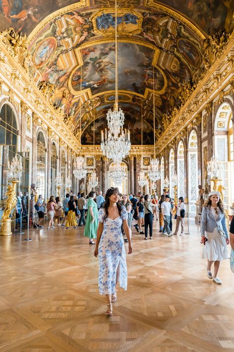 Versaille Palace Outfit, Paris Outfits 2024, What To Wear To Versailles, Palace Of Versailles Photo Ideas, Versailles Photo Ideas, Palace Of Versailles Outfit, Versailles Outfit Ideas, Louvre Outfit, Versailles Outfit