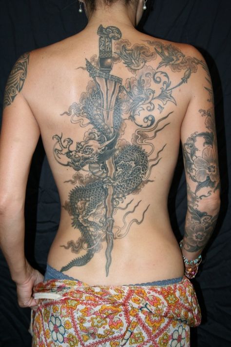 indonesian kris and dragon Dragon Tattoo Back, Cool Tattoos For Girls, Dragons Tattoo, Dragon Tattoo Art, Kunst Tattoos, Dragon Tattoo For Women, Chest Tattoos For Women, Back Tattoos For Guys, Arrow Tattoo