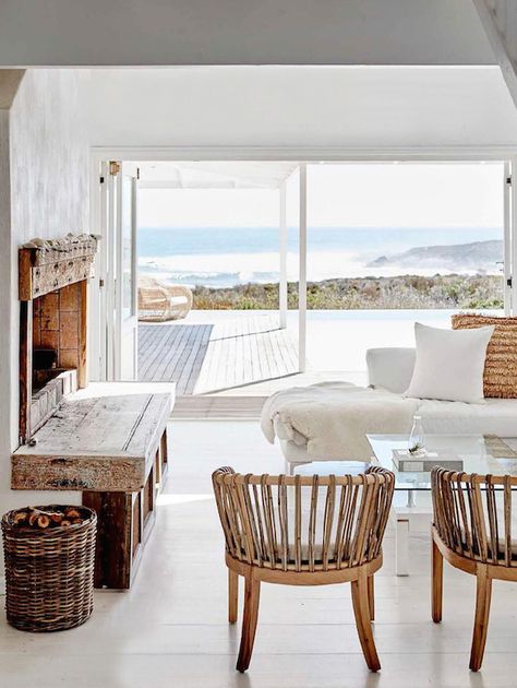 south-africa-minimalist-beach-house-desmitten White Beach House, Contemporary Beach House, Decor Ikea, Style Cottage, Surf Shack, Coastal Living Rooms, Beach House Style, Modern Beach House, Beach House Interior