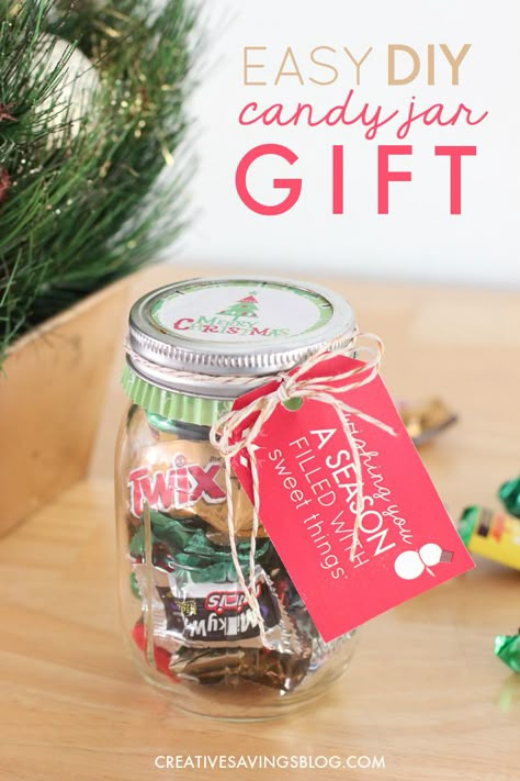 This DIY candy jar is too cute—and it comes with printable gift tags! Why has no one told me about using a muffin liner for the lid before?! Candy Jar Gifts Christmas, Jar Of Candy Gift Cute Ideas, Mason Jar Treats Gifts, Christmas Candy Jars Ideas, Candy Jar Ideas, Candy In A Jar, Candy Jar Gift Ideas, Networking Ideas, Candy Jars Diy