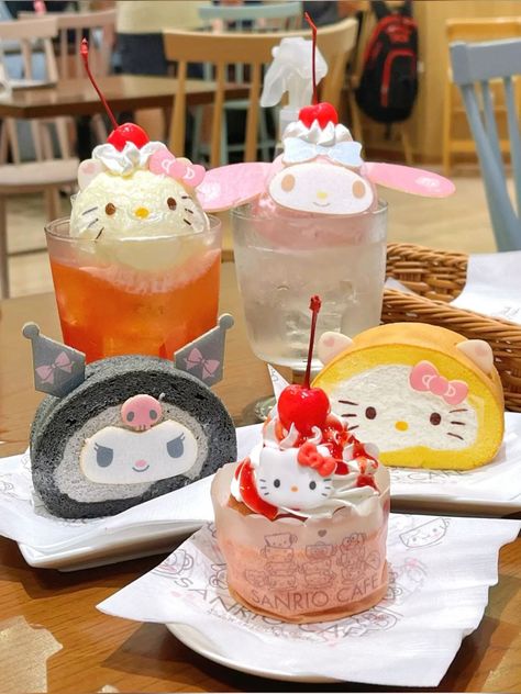 Sanrio bedroom Hello Kitty Cafe Food, Sanrio Themed Food, Sanrio Food Recipes, Hello Kitty Desserts, Sanrio Desserts, Food Hello Kitty, Sanrio Cafe, Hello Kitty Food, Daddy Chill