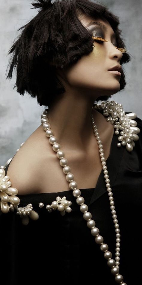 Pearl Accessories, Pearl Jam, Beauty Art, Black Pearl, Types Of Fashion Styles, Beaded Embroidery, Pearl Jewelry, Pearl White, Style Icons