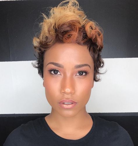 Short Hairstyles For Black Women, Easy Curls, Black Highlights, Short Haircut Styles, Cut Life, Hair Blond, Sassy Hair, Pixie Styles, Hairstyle Gallery