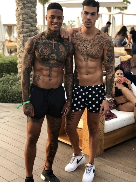 Tatted Men, Tattoo Fashion, Tattoo Chest, Cool Chest Tattoos, Mode Tips, Chest Piece Tattoos, Photography Men, Chest Tattoo Men, Muscle Guys