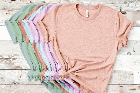 This beauty fashion stock photo features bella canvas flat lay, bella and canvas, and bella mockup. Canvas Blank, Spring Tee, Peace Sign Shirts, Blank Templates, Blank T Shirt, Plain Shorts, Blank T Shirts, Fall Tee, Bella Canvas Tees