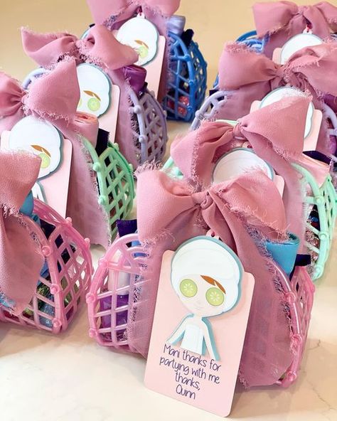 Kids Spa Party Favors, Spa Birthday Goodie Bags, Jelly Bag Party Favor, Spa Party Gift Bag Ideas, Pamper Party Bags, Spa Goodie Bags, Spa Party Goodie Bag Ideas, Spa Party Bags, Spa Goodie Bag Ideas