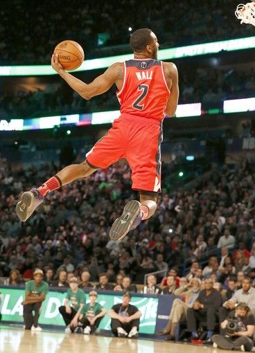 Wizards Basketball, Best Dunks, Dunk Contest, I Love Basketball, John Wall, Basketball Shooting, Nba Legends, Washington Wizards, Basketball Uniforms