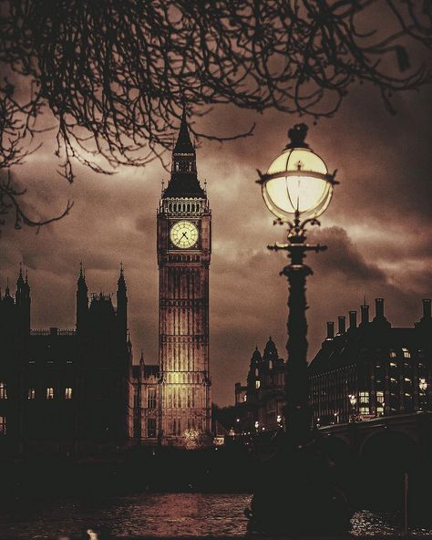 Old Britain, Old Britain Aesthetic, Tale Of Two Cities Aesthetic, A Tale Of Two Cities Aesthetic, Iphone Wallpaper London, London In Winter, British Aesthetic, London Wallpaper, London Dreams