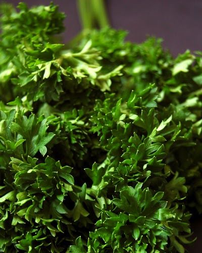 Chlorophyll Supplement, Lymph Health, Curly Parsley, Herbal Healing, Healthy Girl, Diy Health, Greens Recipe, Food Products, Natural Herbs