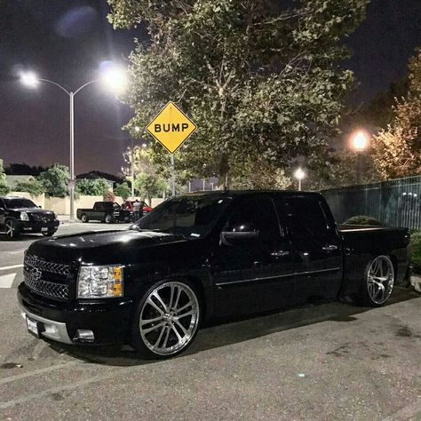 Black Chevy Silverado, 2012 Chevy Silverado, Chevy Trucks Lowered, New Silverado, 2016 Silverado 1500, Silverado Crew Cab, Car Community, Truck Life, Chevy Trucks Silverado