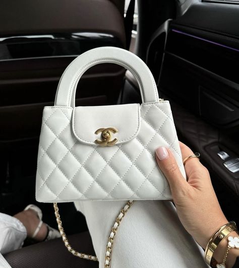 Nancy Core, White Chanel Bag, Chanel Kelly, Chanel 22, Content Photos, Chanel Mini Flap Bag, J Style, Chanel Lover, Life Manifestation