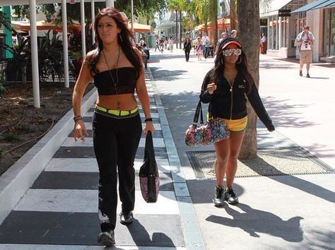 Jwow And Snooki Halloween Costume, Jersey Shore Theme Party Outfit, Jwoww Jersey Shore, Snooki And Jwoww, Goth Princess, Halloween Costume Outfits, Jersey Shore, Themed Outfits, 2000s Fashion