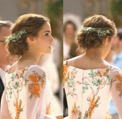 Belle wearing a gorgeous celebration dress Super Hero shirts, Gadgets Emma Watson Hair, Celebration Dress, Emma Watson Belle, Belle Hairstyle, Beauty And The Beast 2017, Disney Beauty And The Beast, Everyday Hairstyles, Hermione Granger, Celebrity Dresses