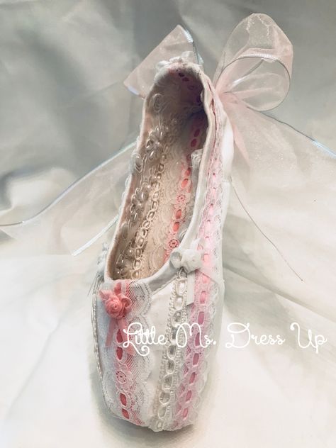 Clara inspired decorated pointe shoe. Littlemsdressup Clara Decorated Pointe Shoe, Ballerina Dresses, Dance Sayings, Debbie Allen, Dancer Lifestyle, Ballet Pointe, Ballet Pointe Shoes, Pointe Shoe, Shoe Decorations